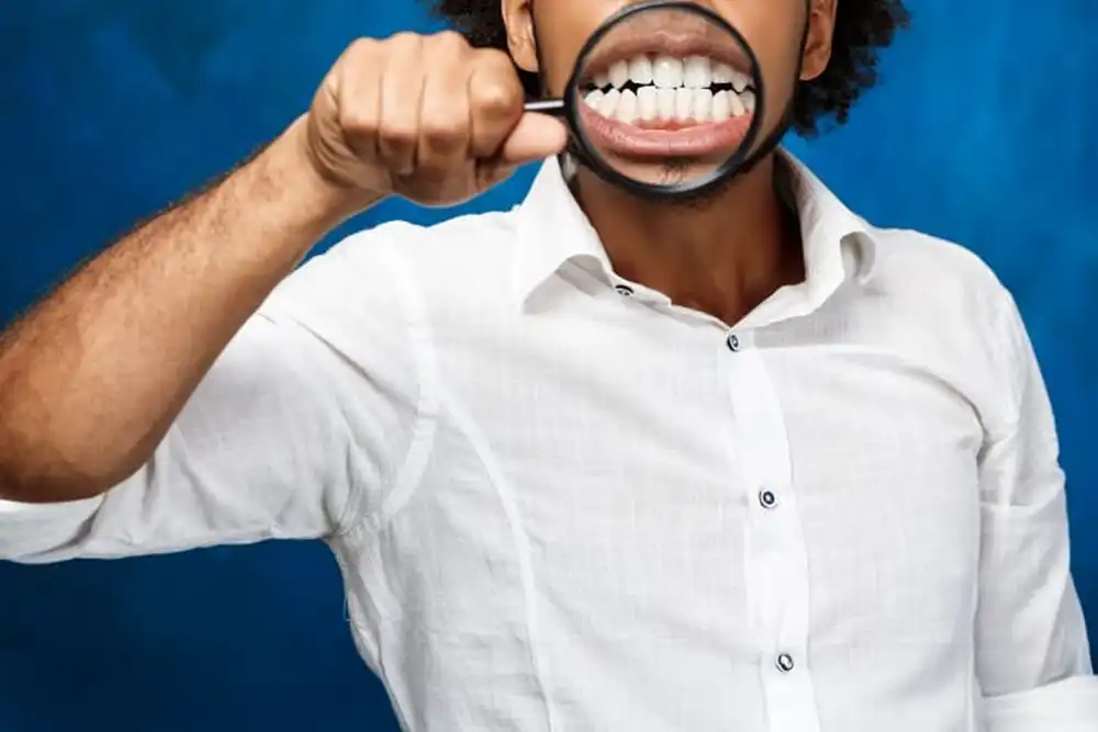 Denti che si muovono
