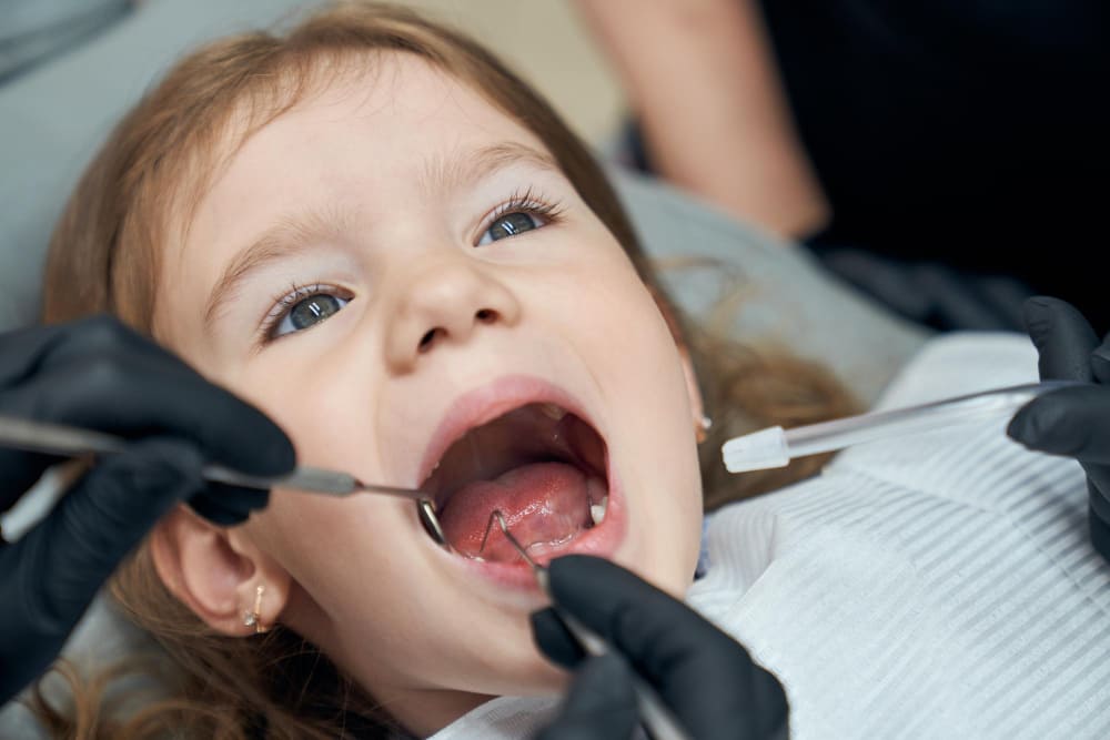 Devitalizzazione dente da latte: cos’è, quando è necessaria e come si esegue?